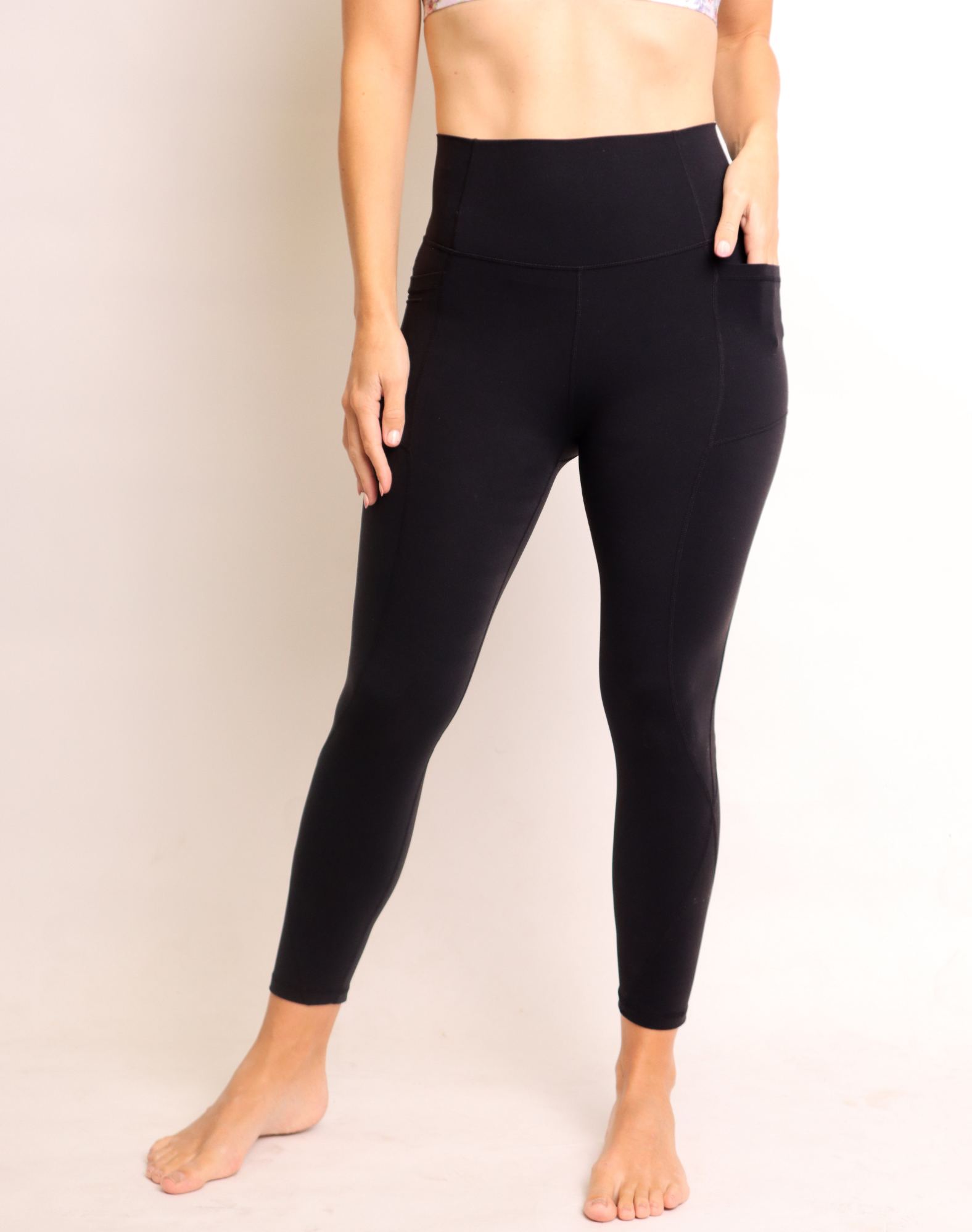 side view women's tights with pockets in black